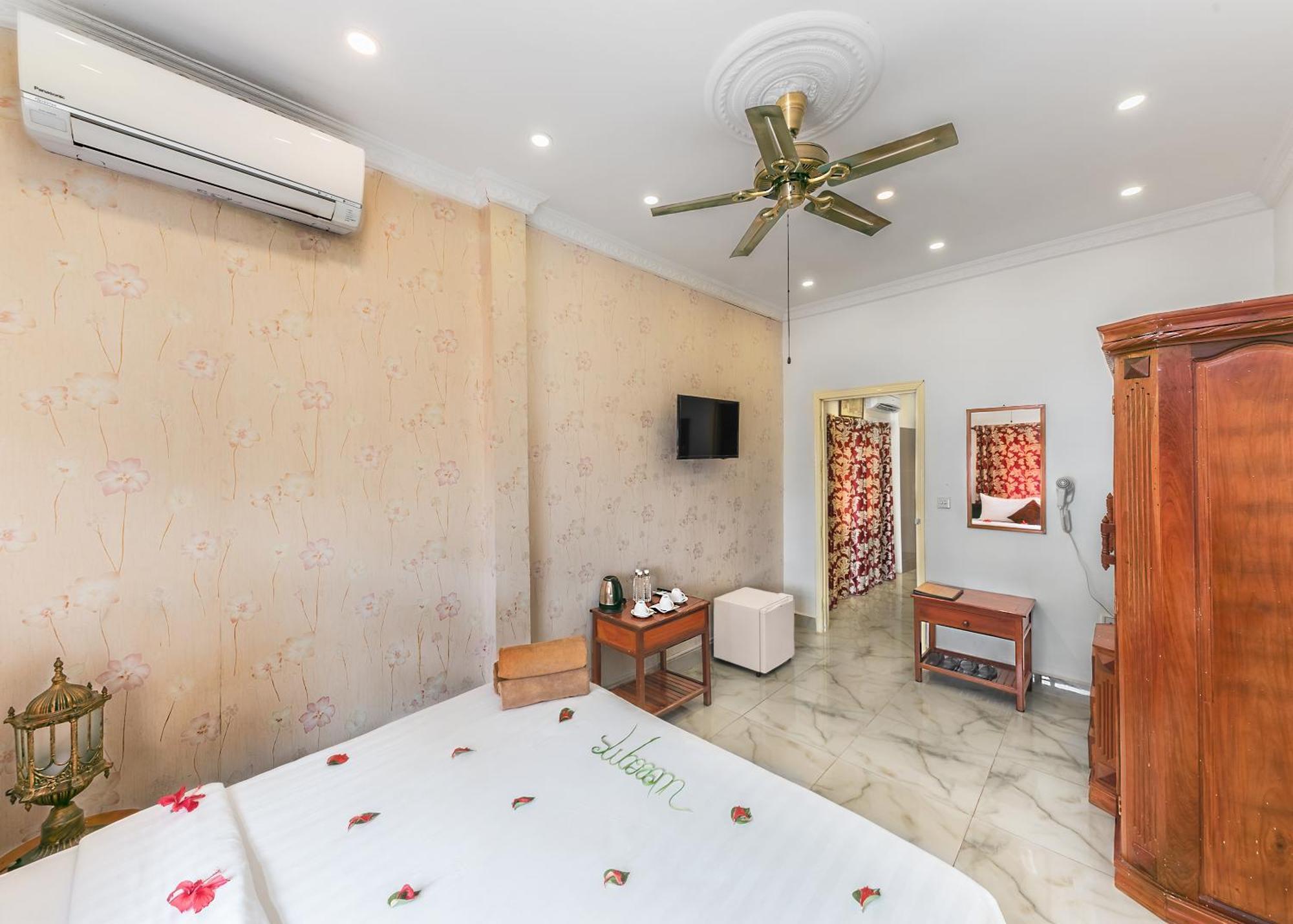 Wat Damnak Hotel